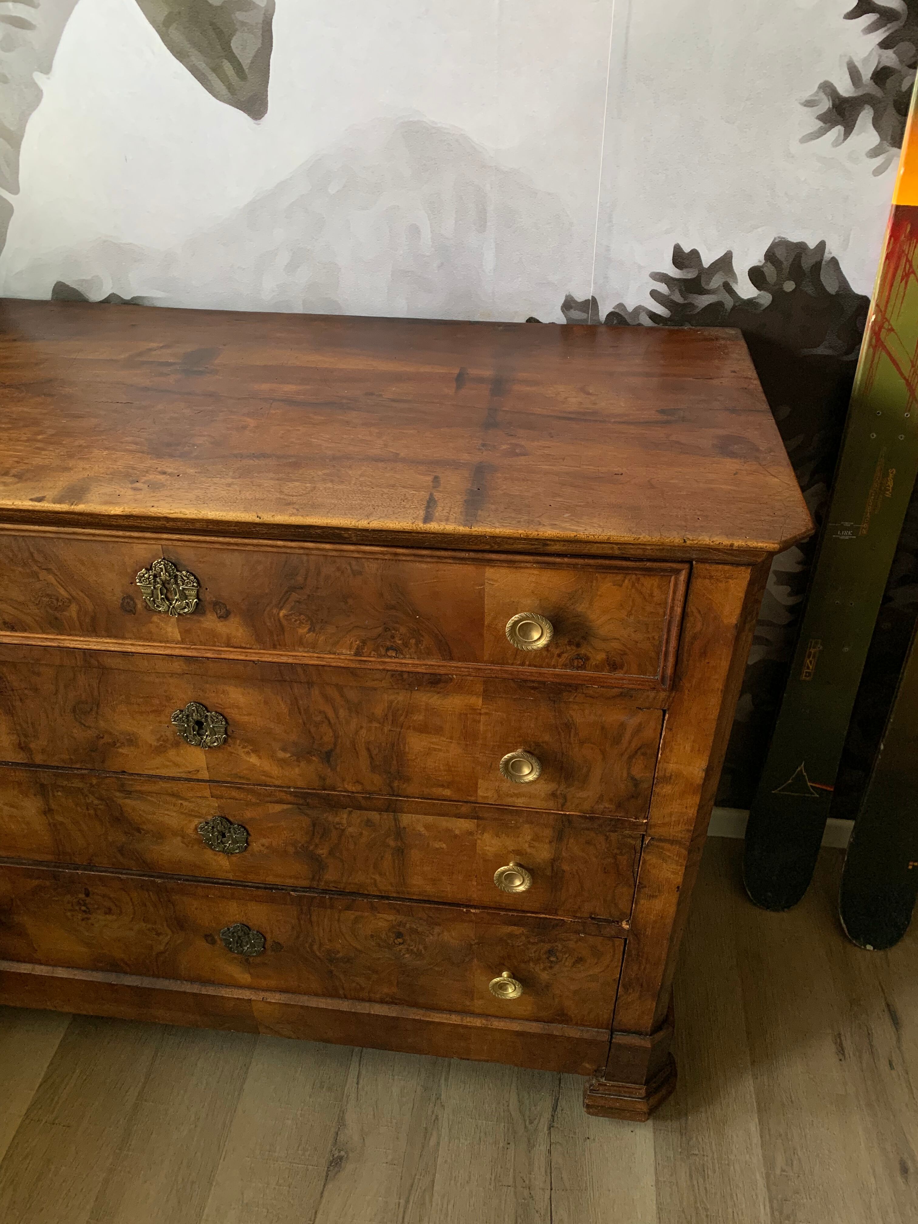Antique chest of drawers