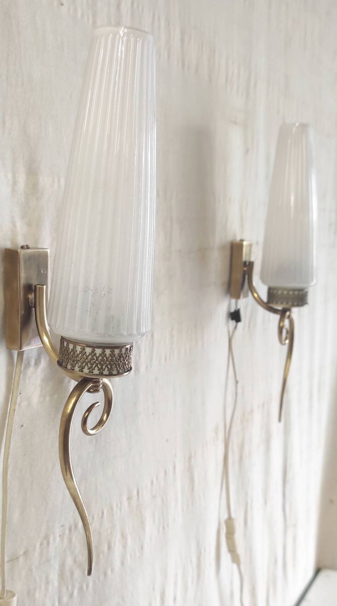 Appliques modernistes en laiton et opaline - mid. XXeme