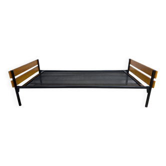 60' day bed