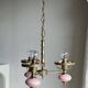 Petit lustre rose et doré à 3 bras de lumières