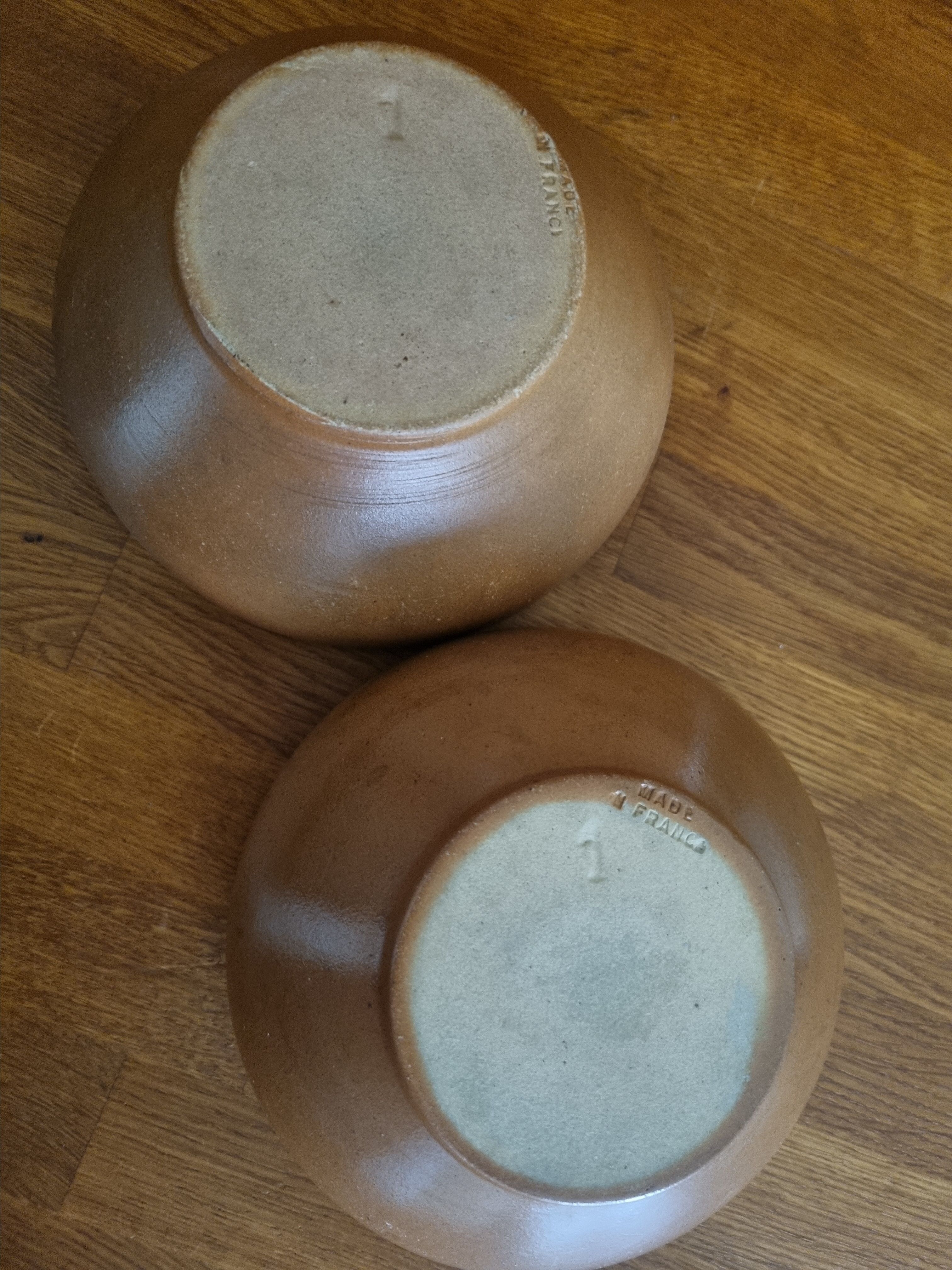 Set of 2 vintage stoneware bowls No. 1