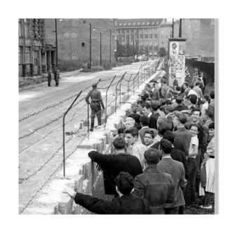 Photographie "Berlin, dimanche près du mur" 1965   /   15 x 20 cm  /   N&B