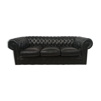 Three-seater black leather Chesterfield sofa