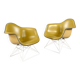 Paire de chaises coque LAR Eames pour Herman Miller avec des coussins en Naugahyde jaune.