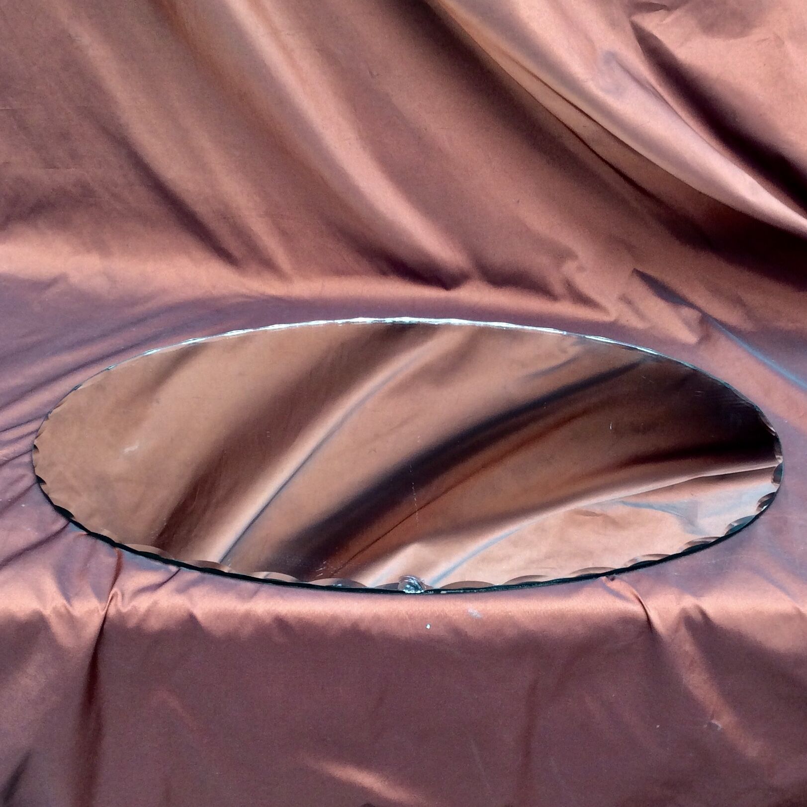 Oval mirror to lay beveled border vintage