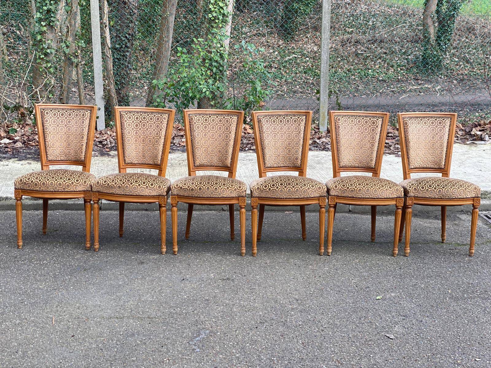 Set of 6 solid wood and velvet chairs in Louis XVI style.