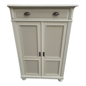 Chiffon cabinet