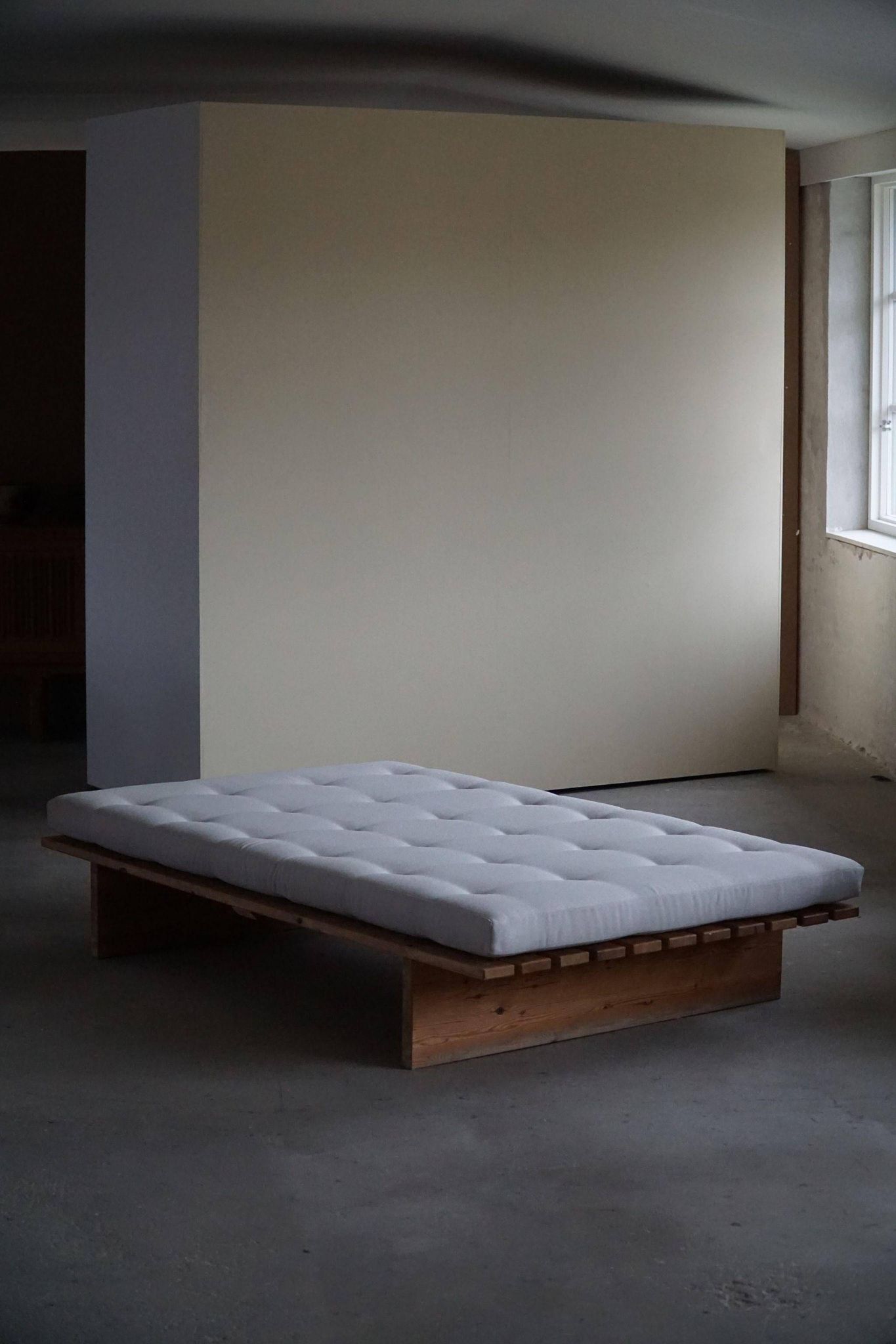 Modern Danish daybed, reupholstered, made of pine, by Nyt i Bo, 1970s.