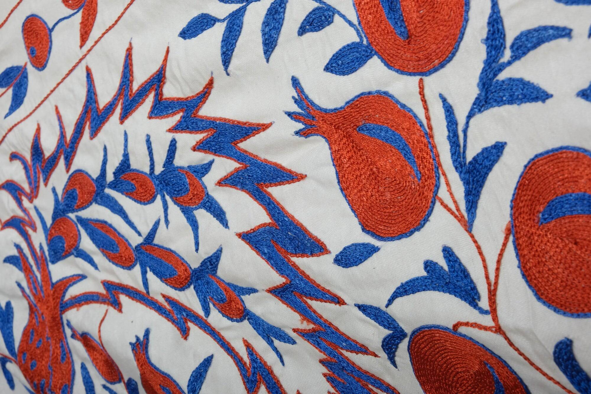 Vintage hand-embroidered tablecloth 109x189 cm