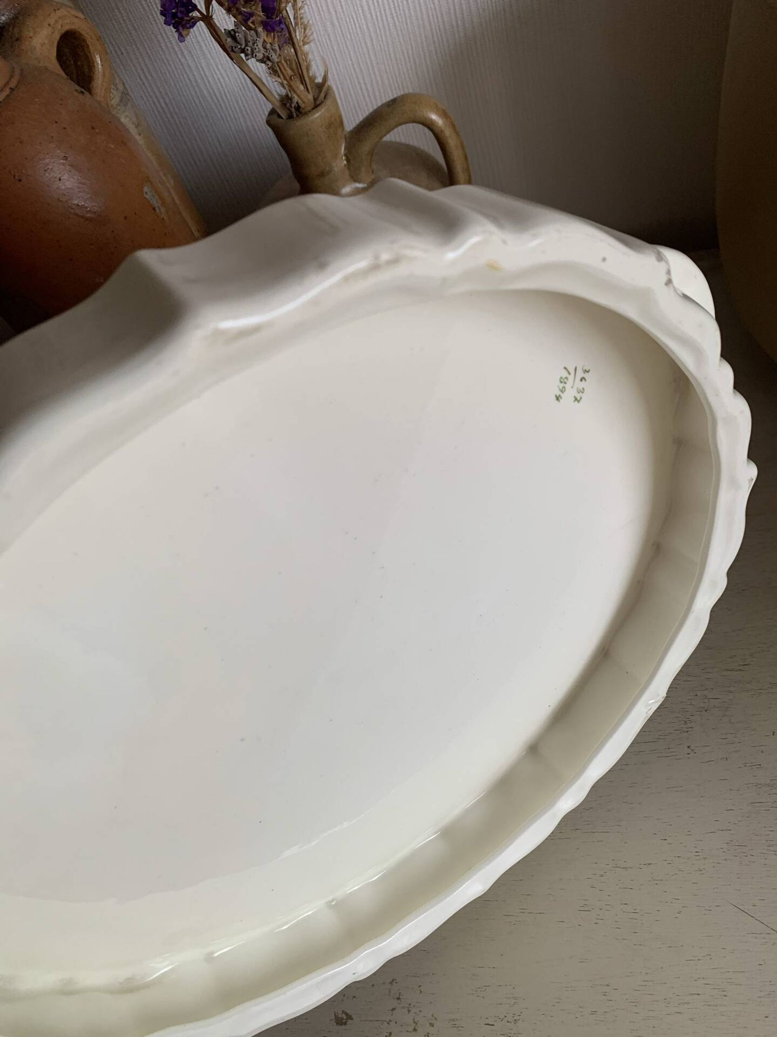 Plat à tarte vintage en faïence à anses – motif floral japonisant