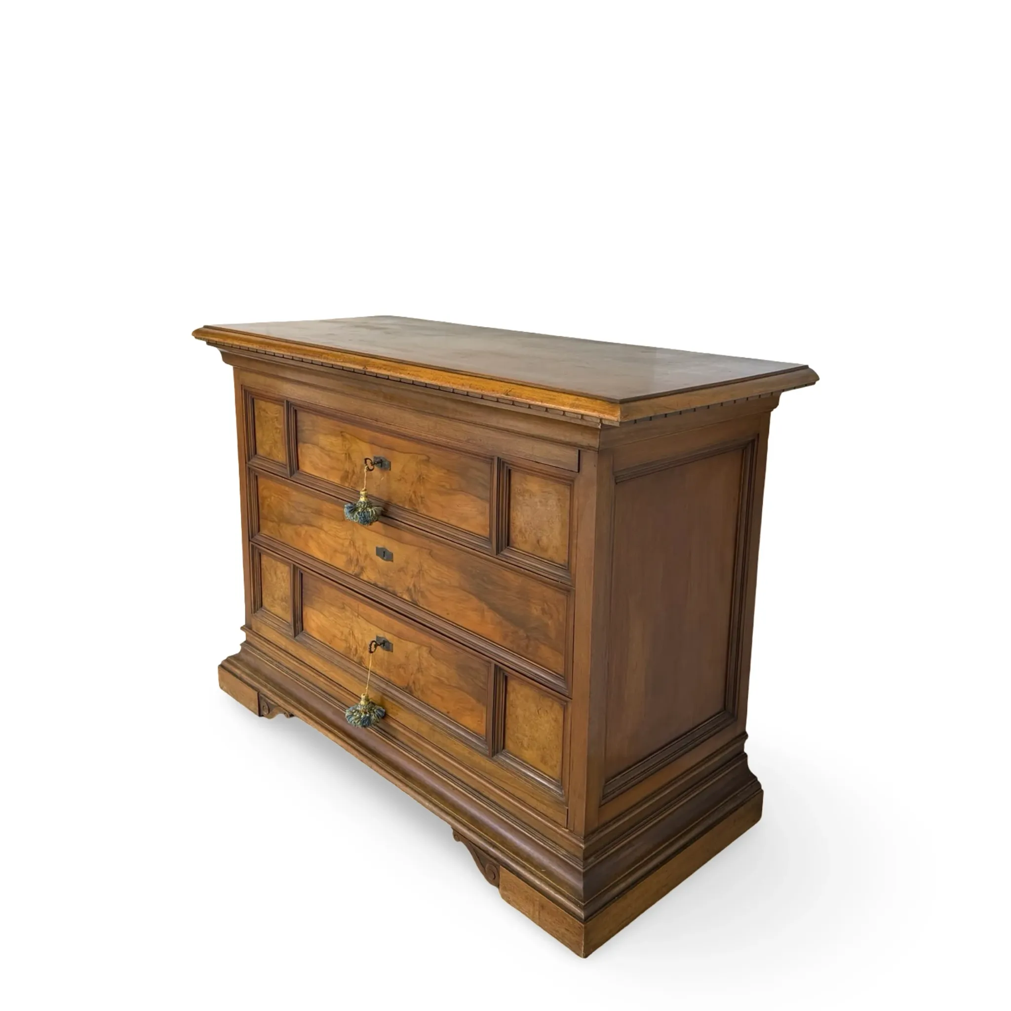 Elegant antique Italian chest of drawers, dating from the 20th century