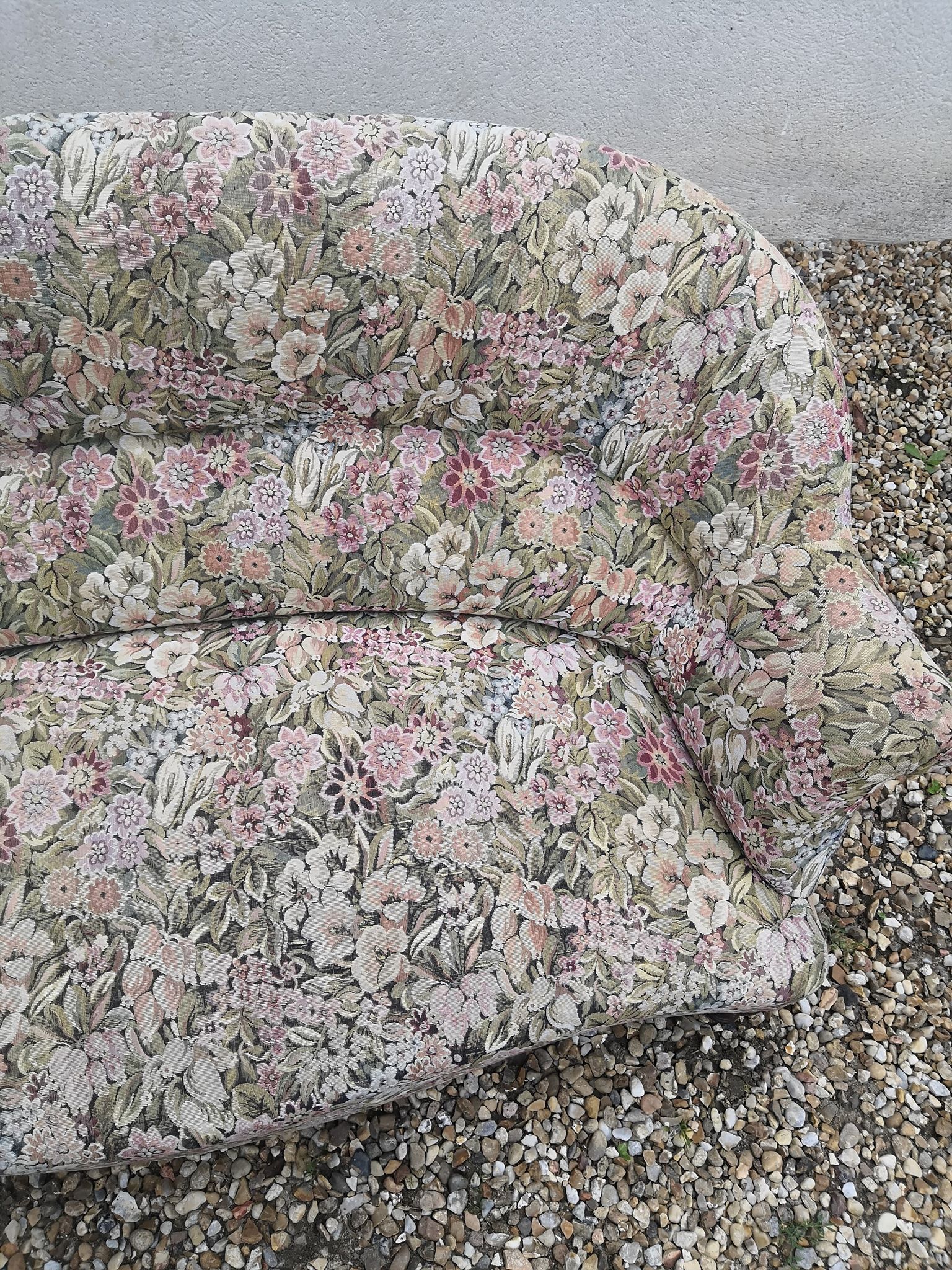 Vintage toad bench sofa with flowers