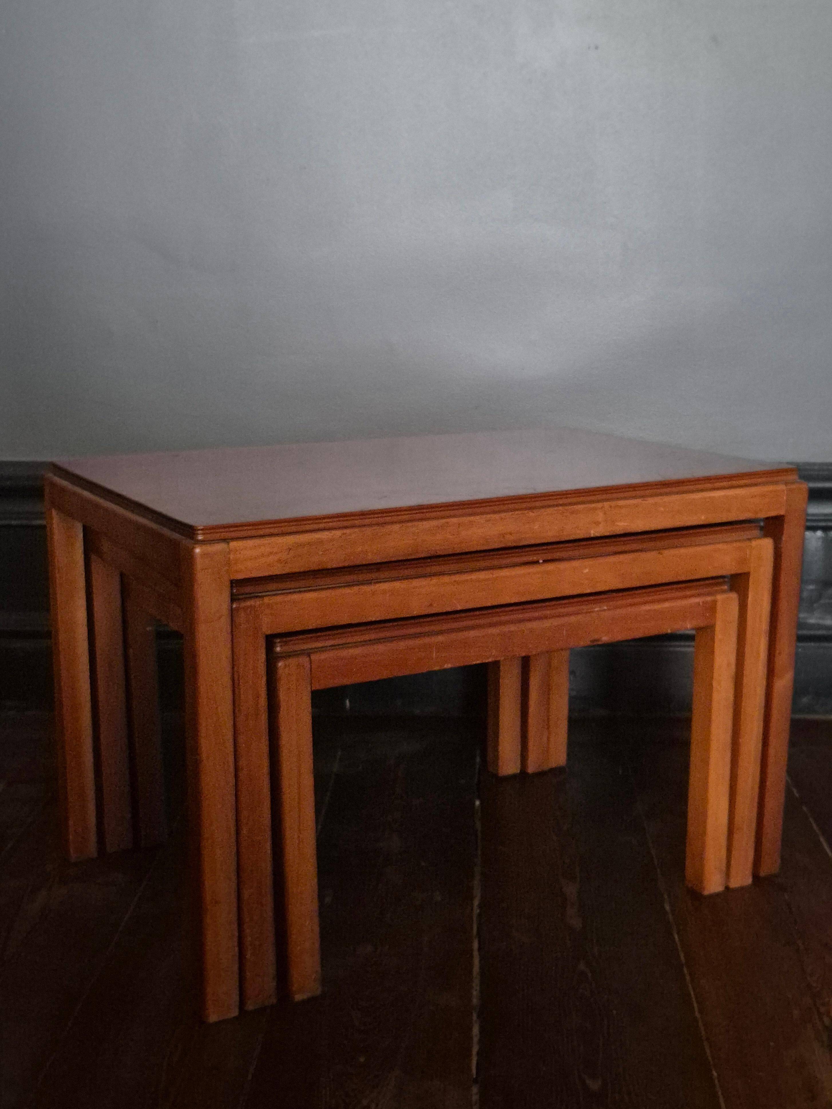 Classic nesting table (3) by Russell Gordon / Russel & Broadway, Midcentury Modern style