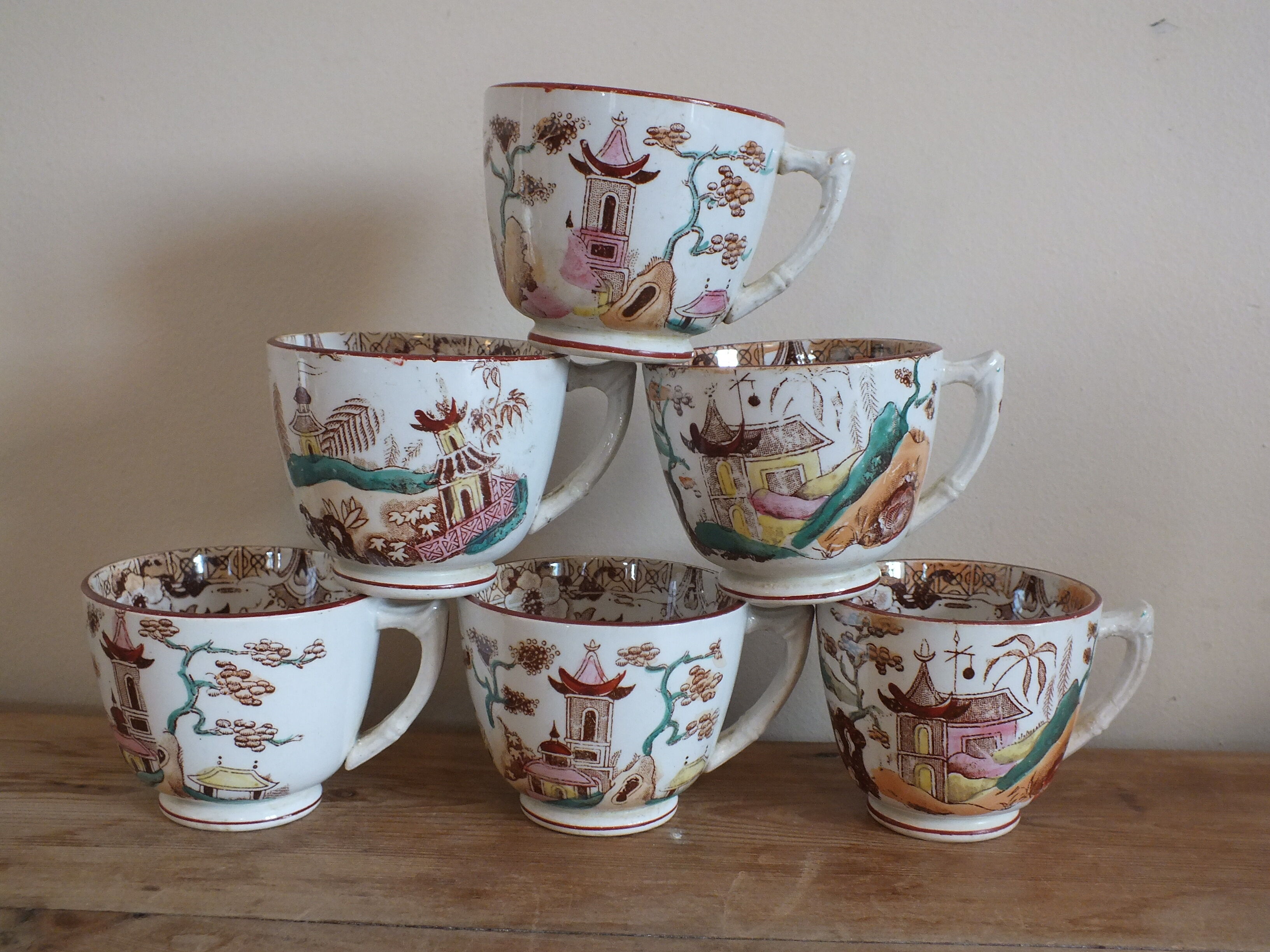 6 teacups in Japanese décor tiled at the Pagoda