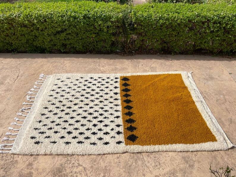Tapis beni ouraine tissè main traditionnelle taille 200 x 300 cm