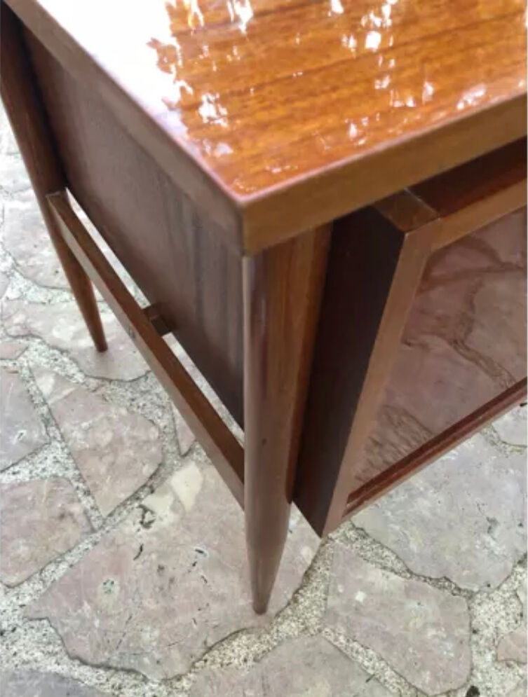 Flat desk compass feet