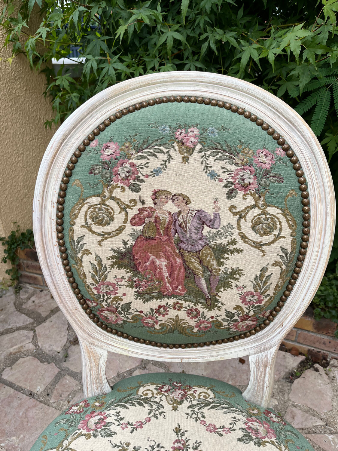 Paire de chaises médaillon