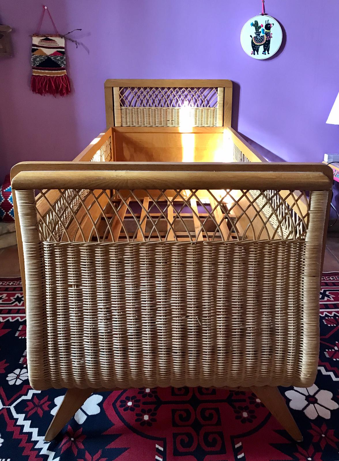 Rattan baby/child bed