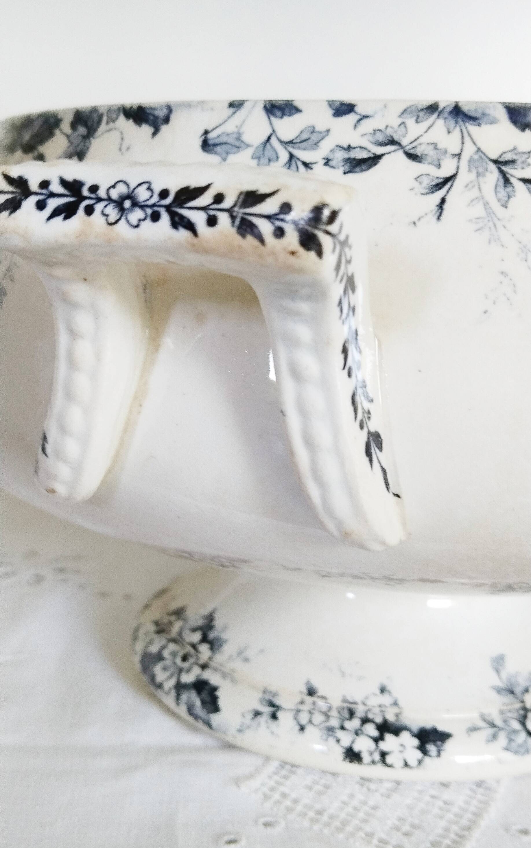 Antique Saint Amand earthenware salad bowl or soup tureen, Marie-Louise model