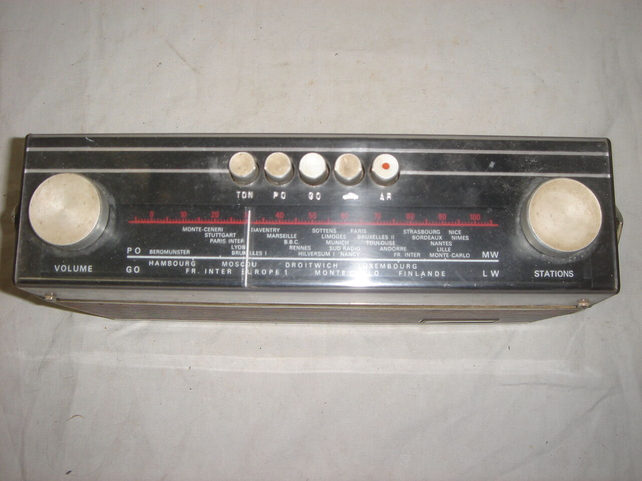 Old post 1960 thomson portable radio