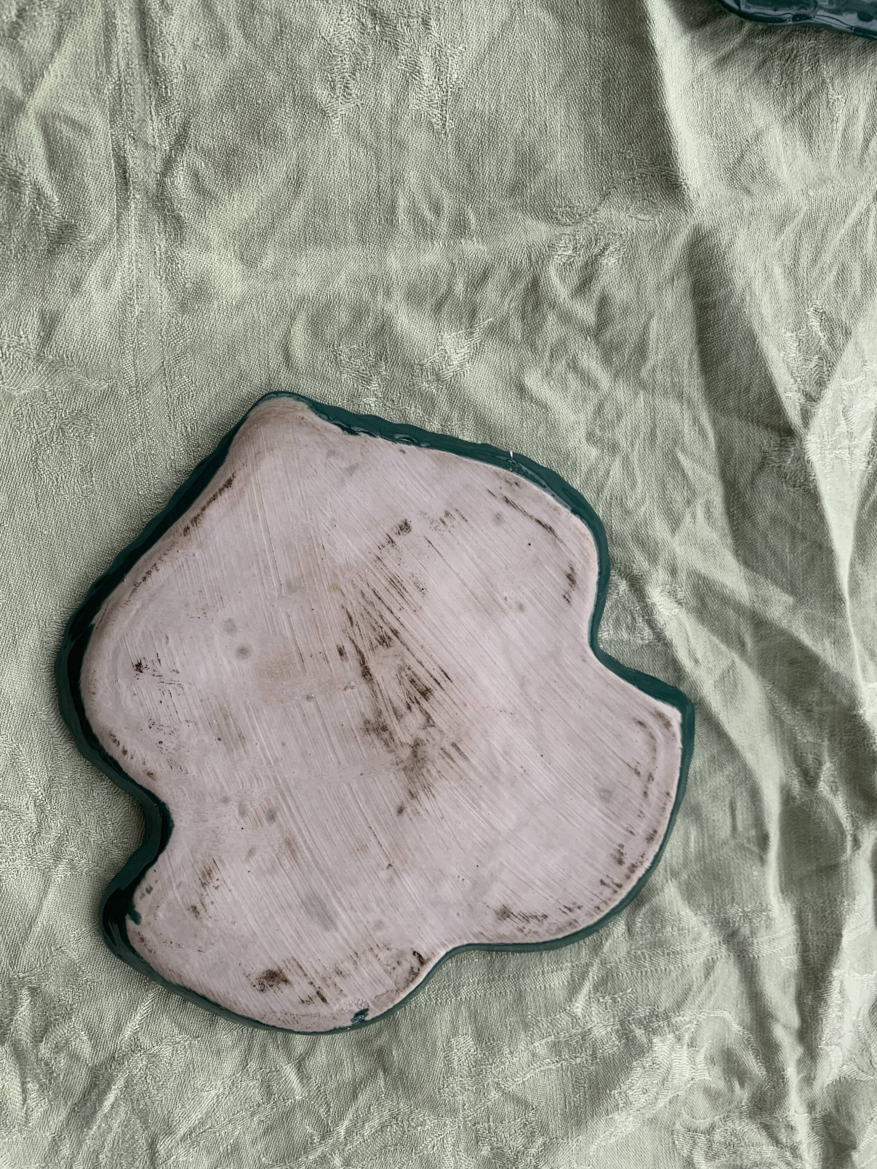 Two dishes empty pocket slurry, biscuits in the shape of vintage green leaf