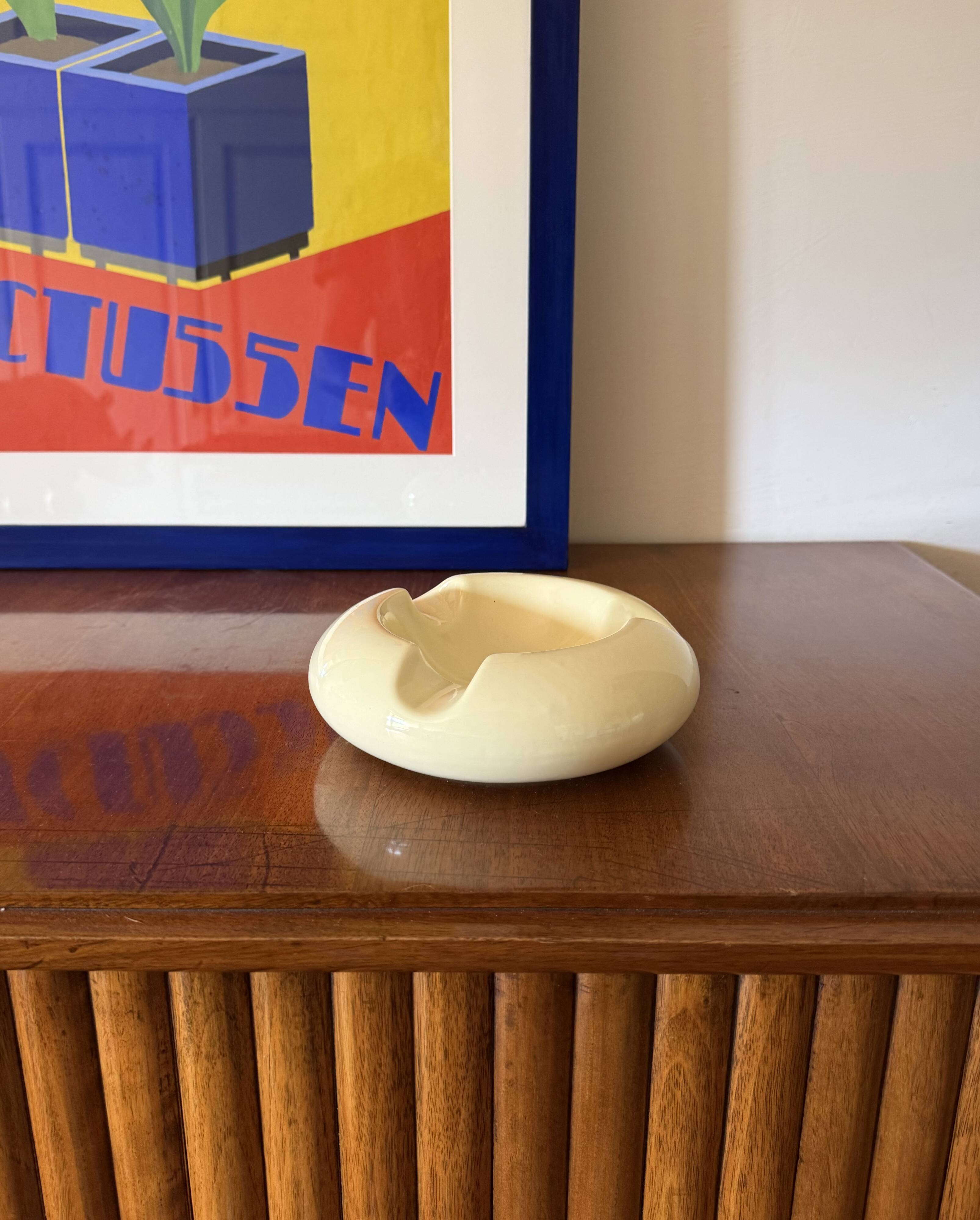 Space age cream ceramic ashtray, Sicart Italy 1970s