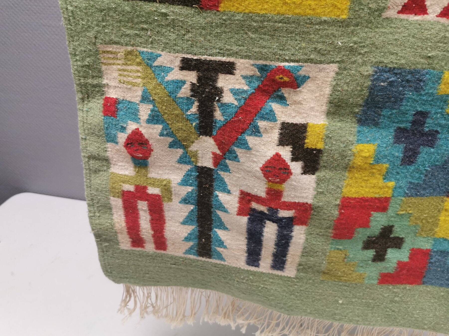 Wall hung wool rug in many colors (Can easily be made into a floor rug)