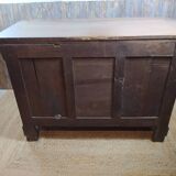 Wooden chest of drawers