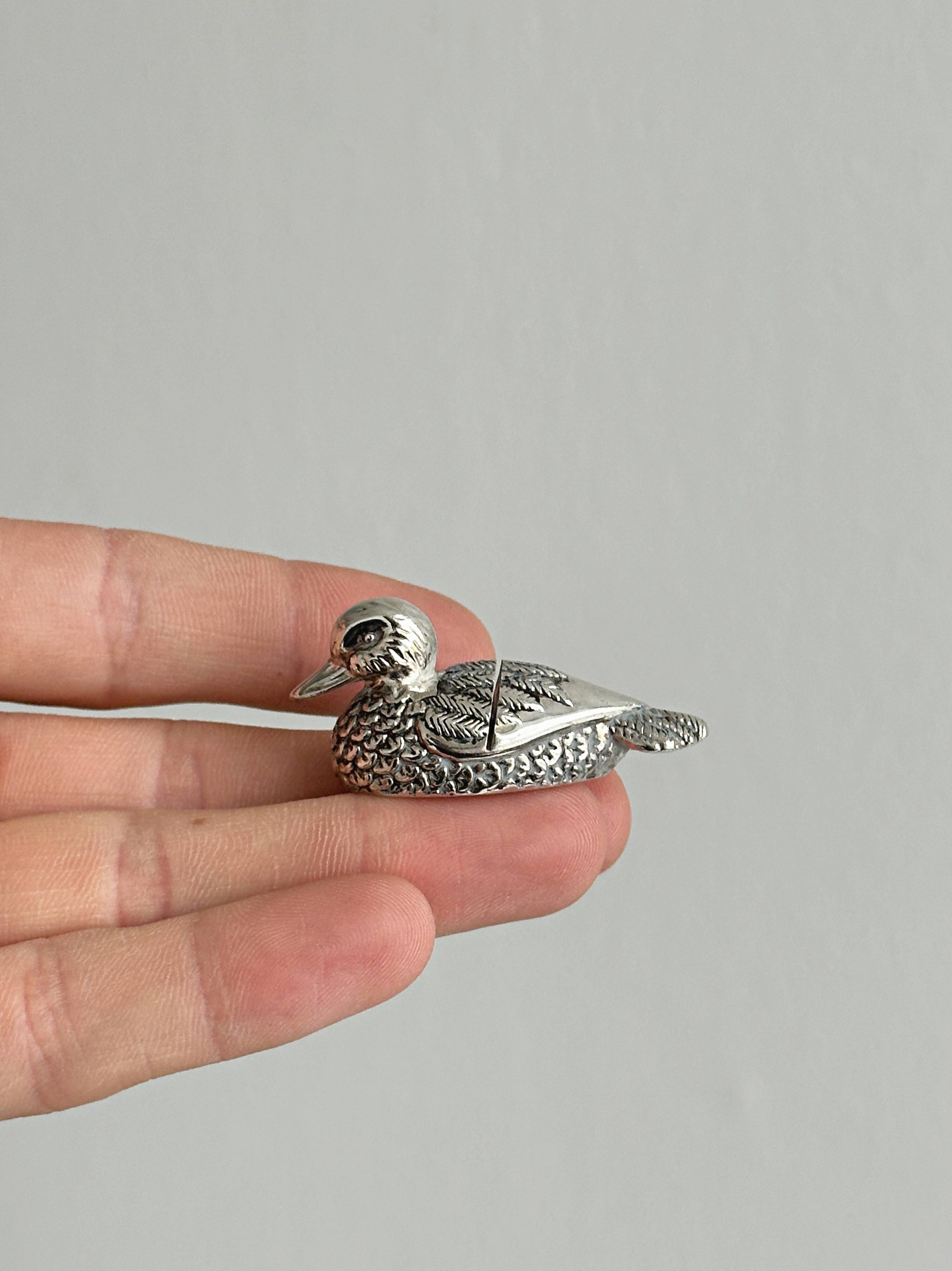 Set of 6 silver-plated metal ducks, name holders and knife rests.