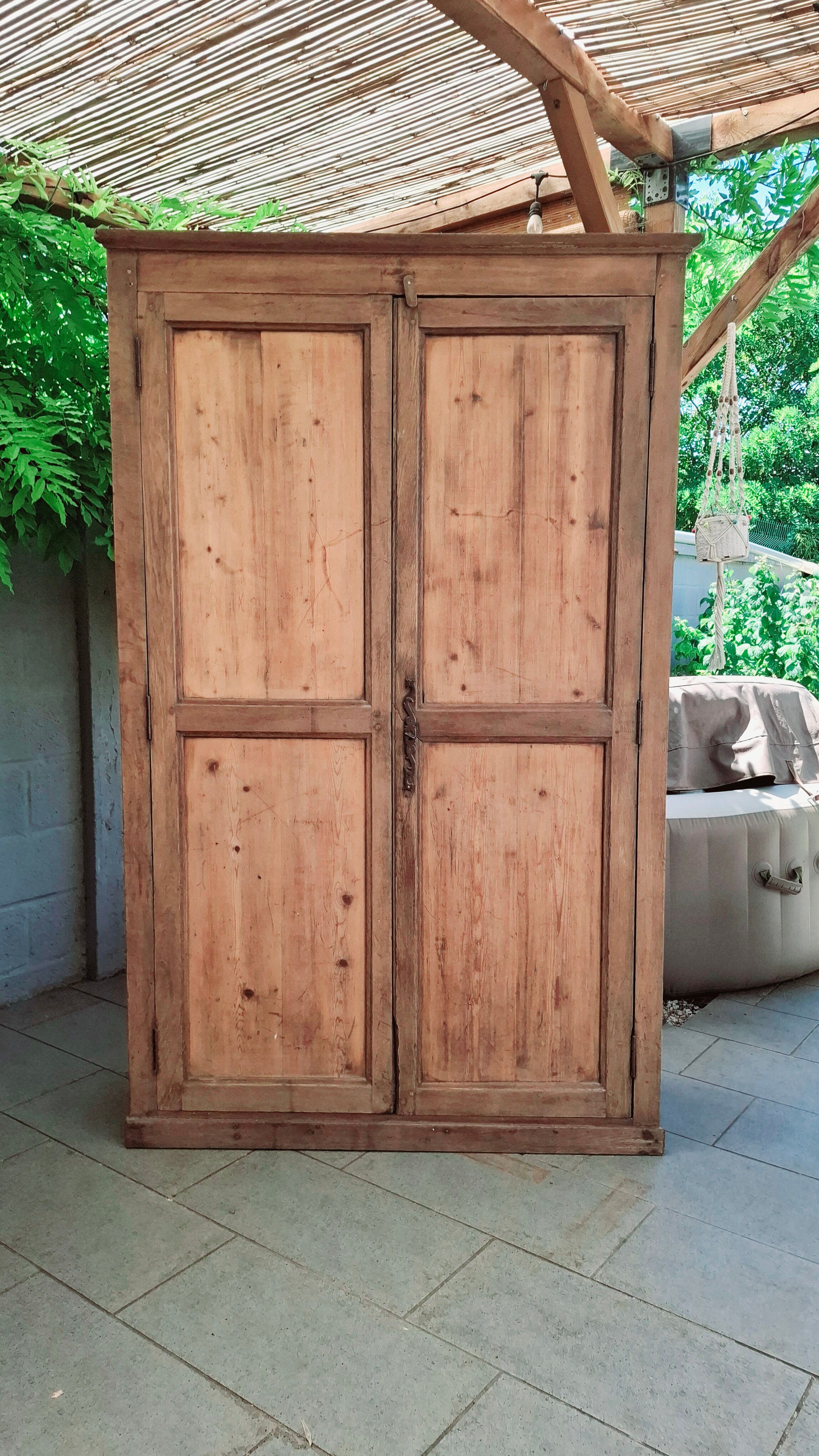 Fully renovated notary's cabinet