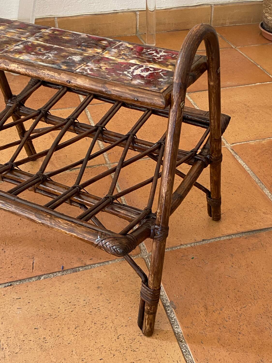 Rattan magazine rack, shelf with ceramic tiles R. Capron