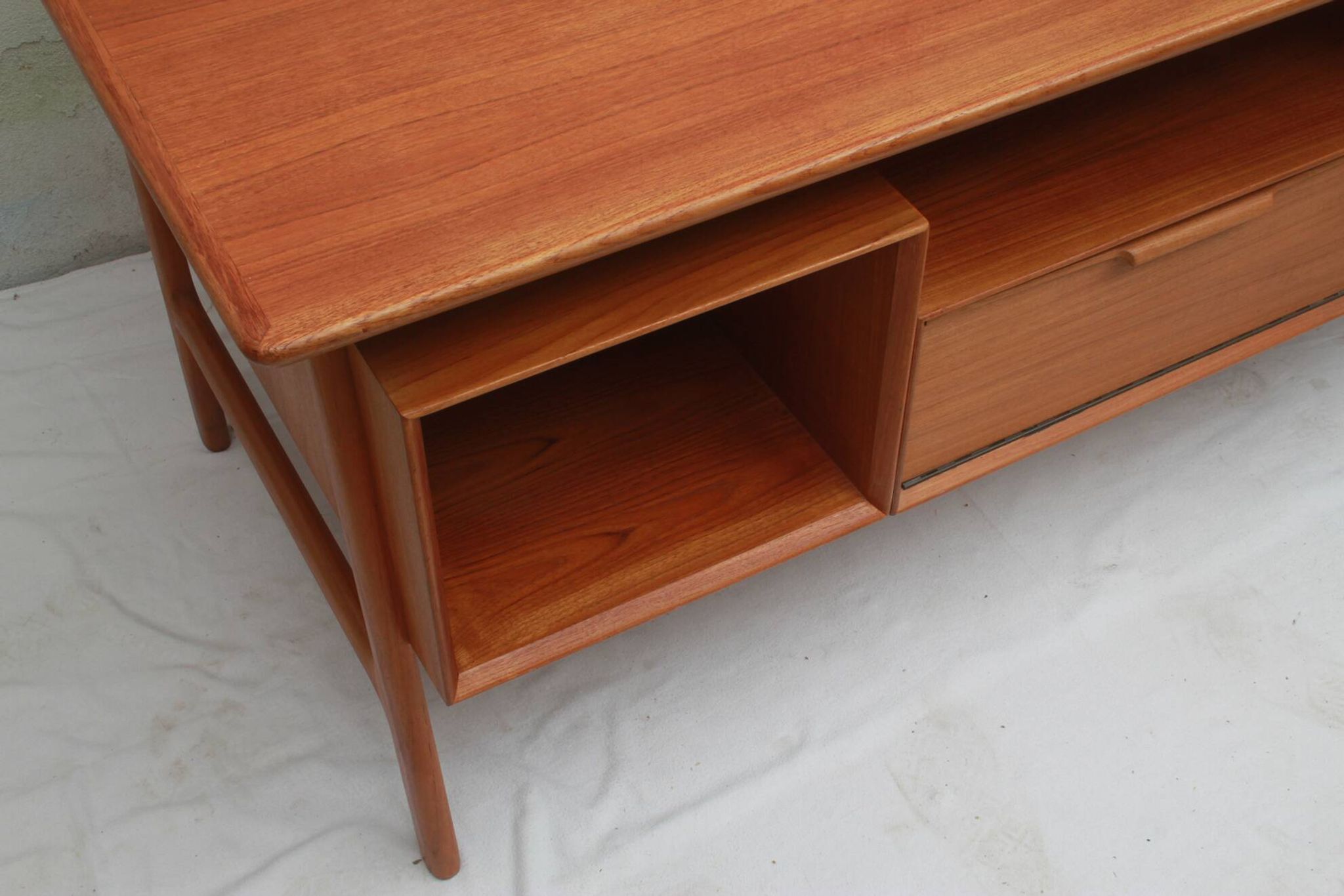 Bureau en teck, années 1960