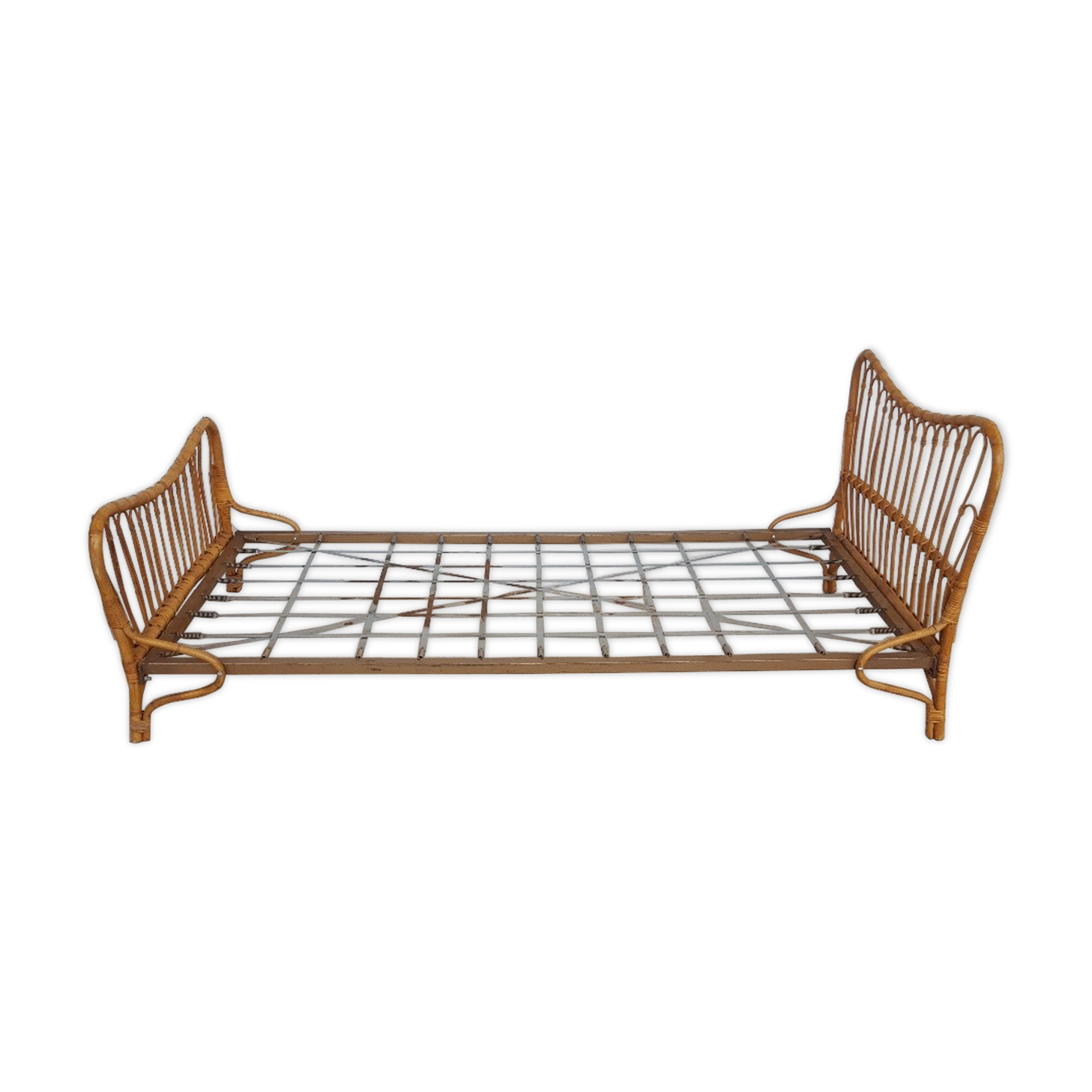 Rattan bed