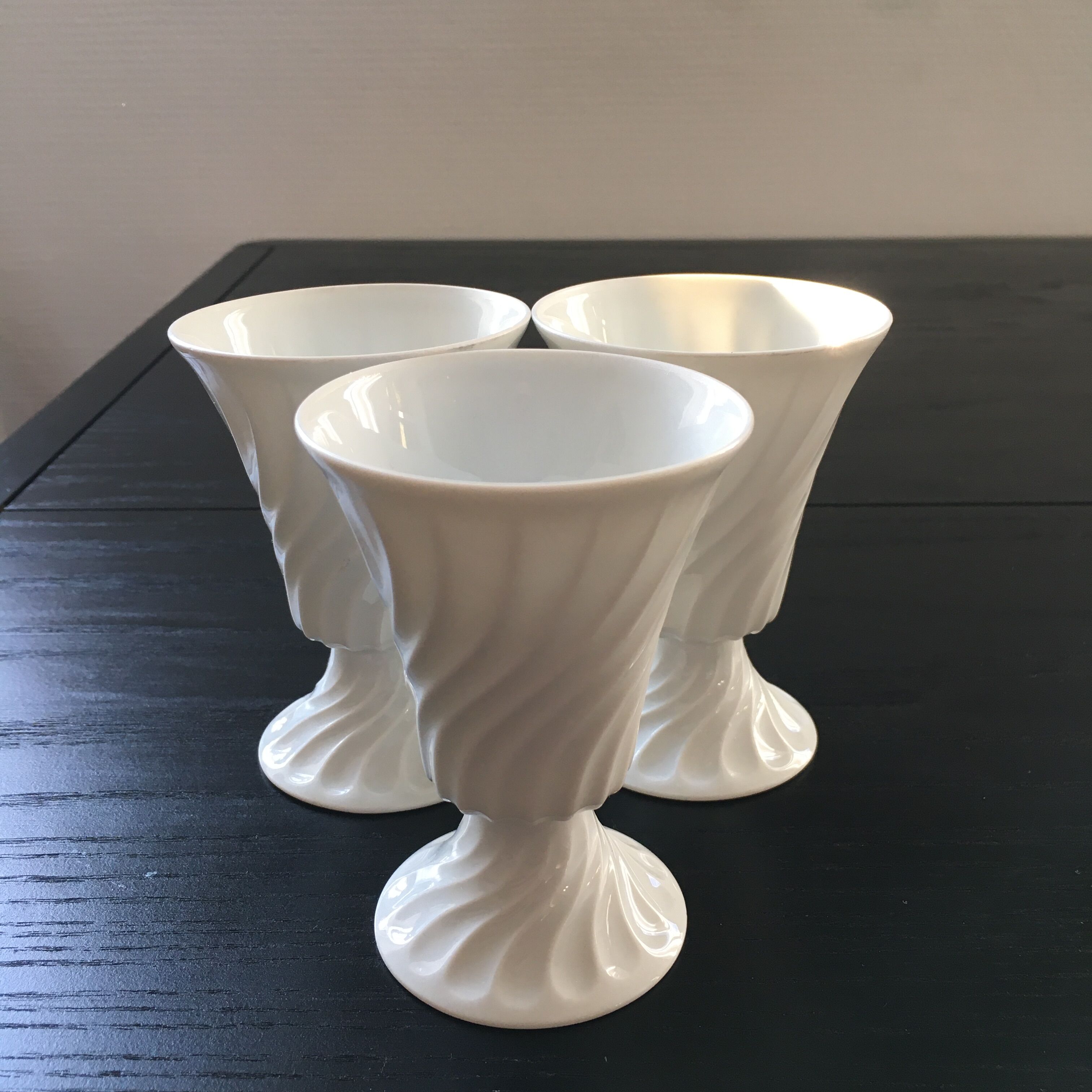 Set of 3 porcelain coffee bowls