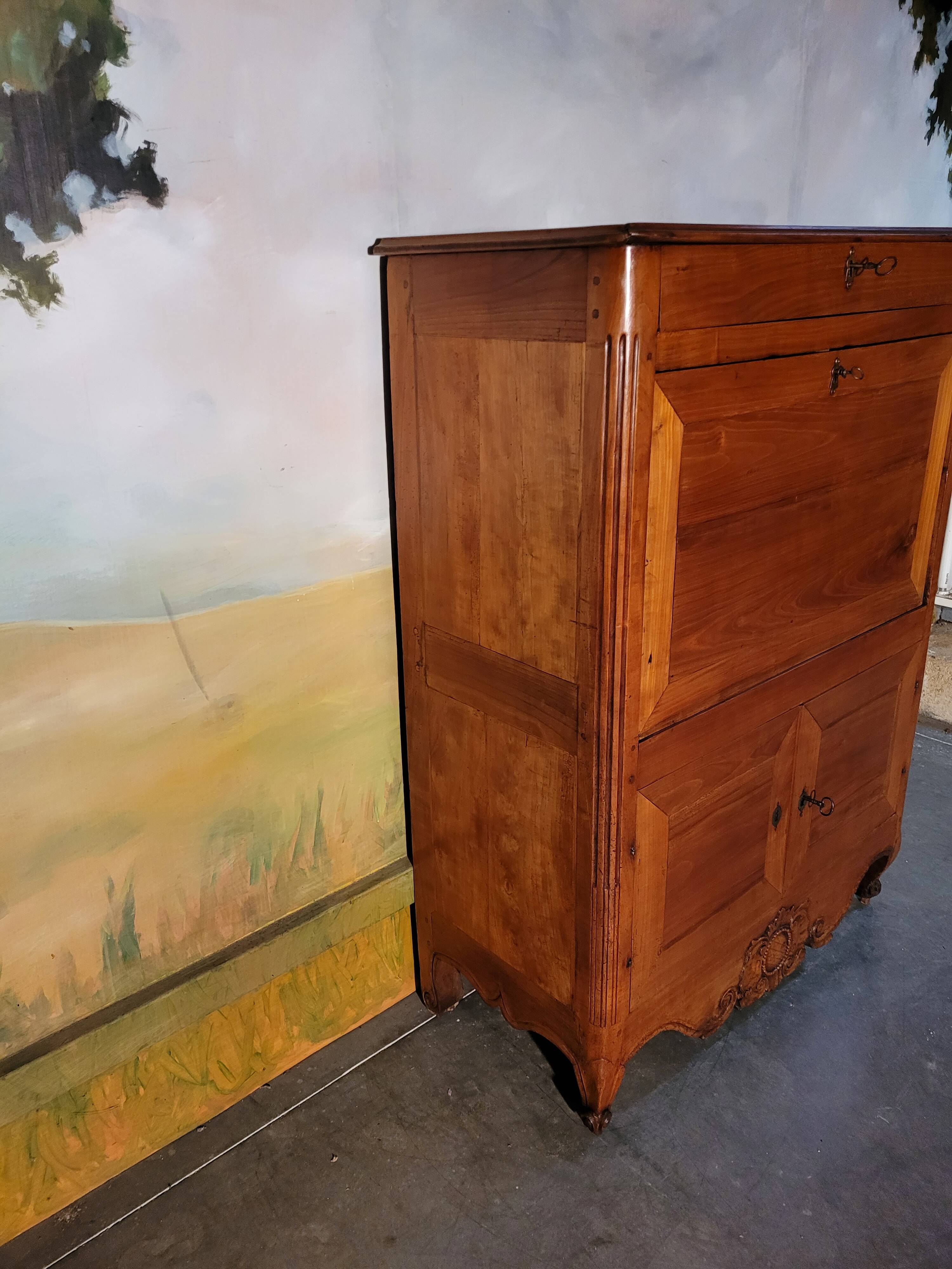 Secrétaire époque Louis XV en merisier massif