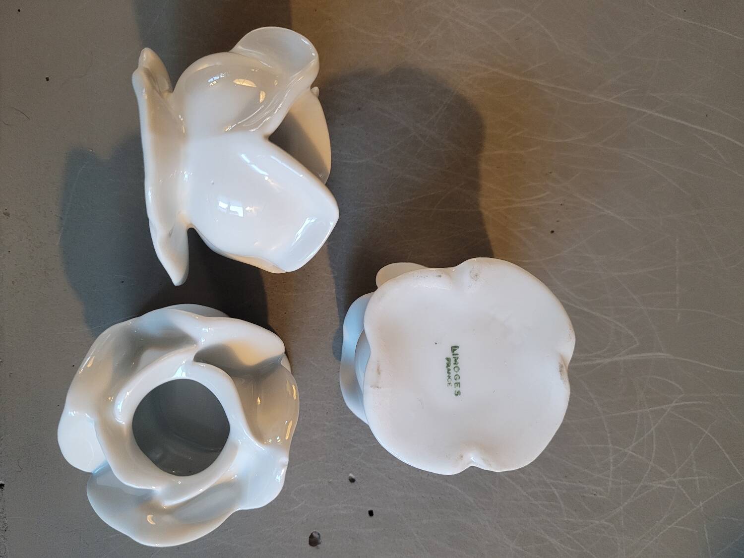 Trio de bougeoirs en porcelaine de Limoges