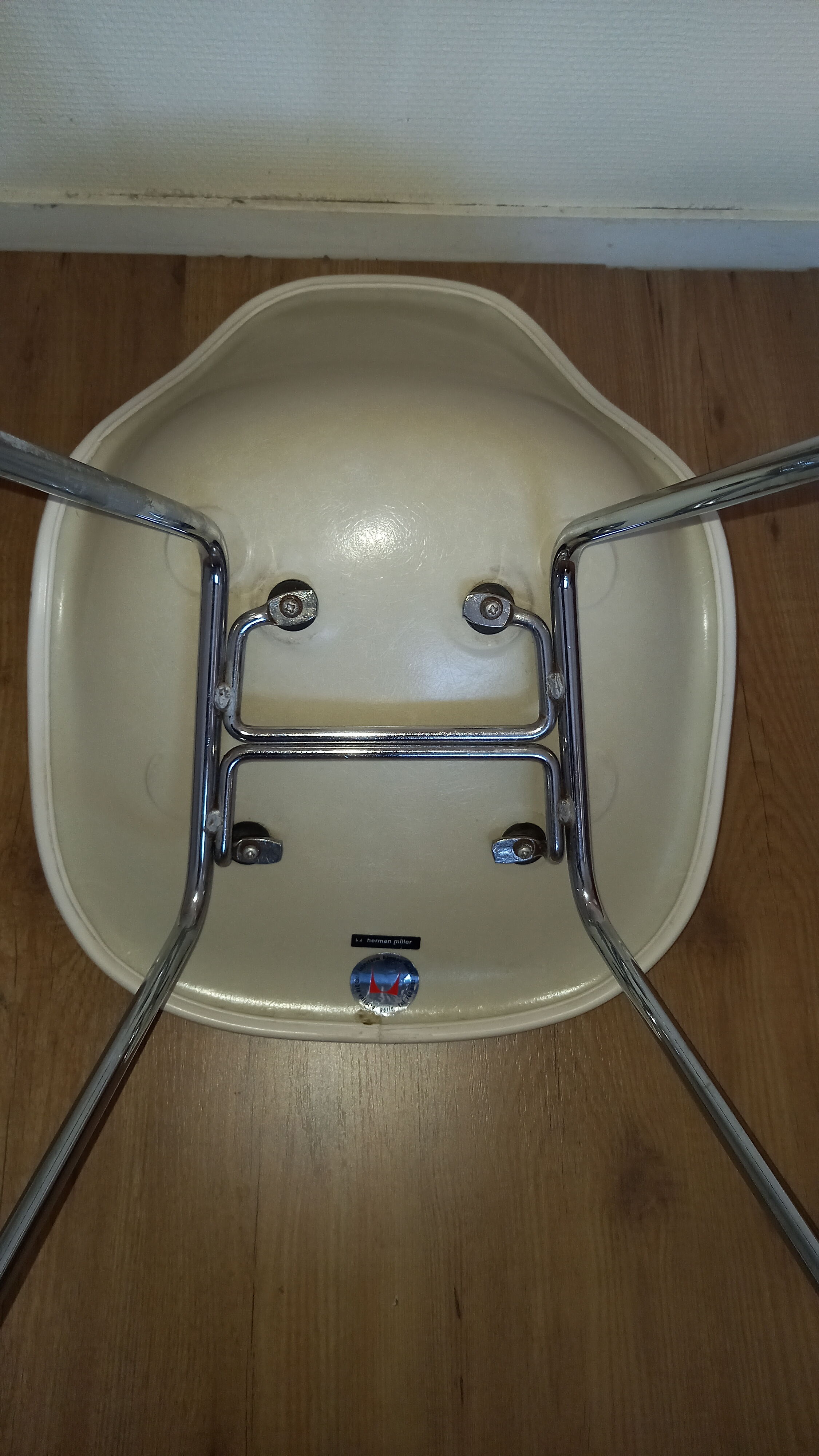 DSX chair by Eames Herman Miller edition