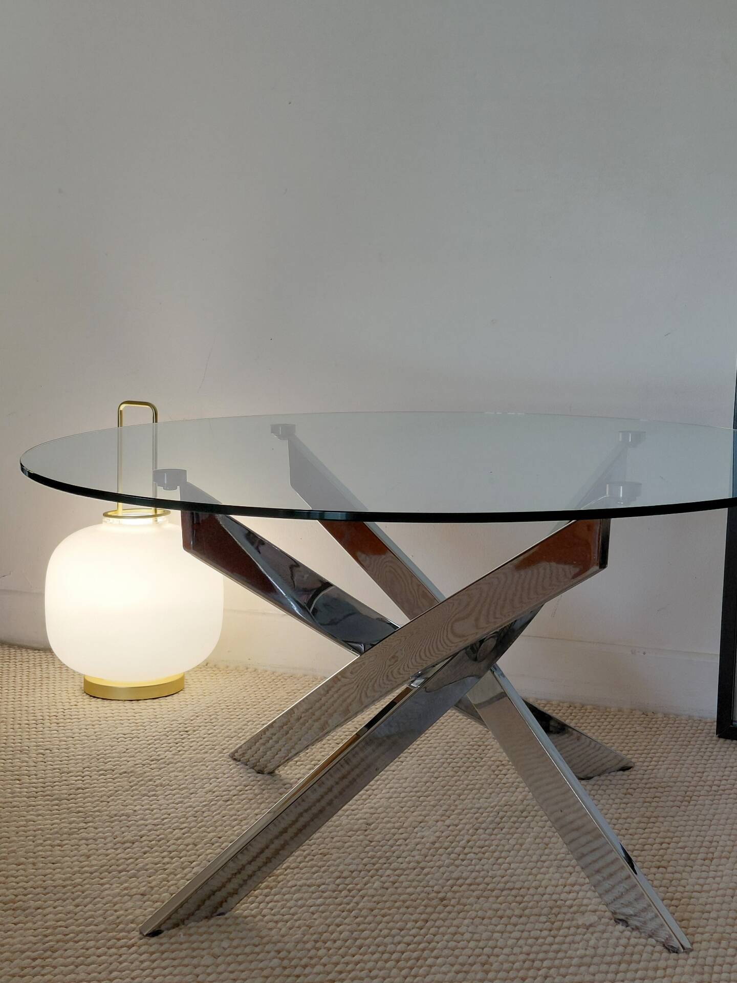 Table basse ronde Space Age acier chromé, verre, piètement hélice 70s