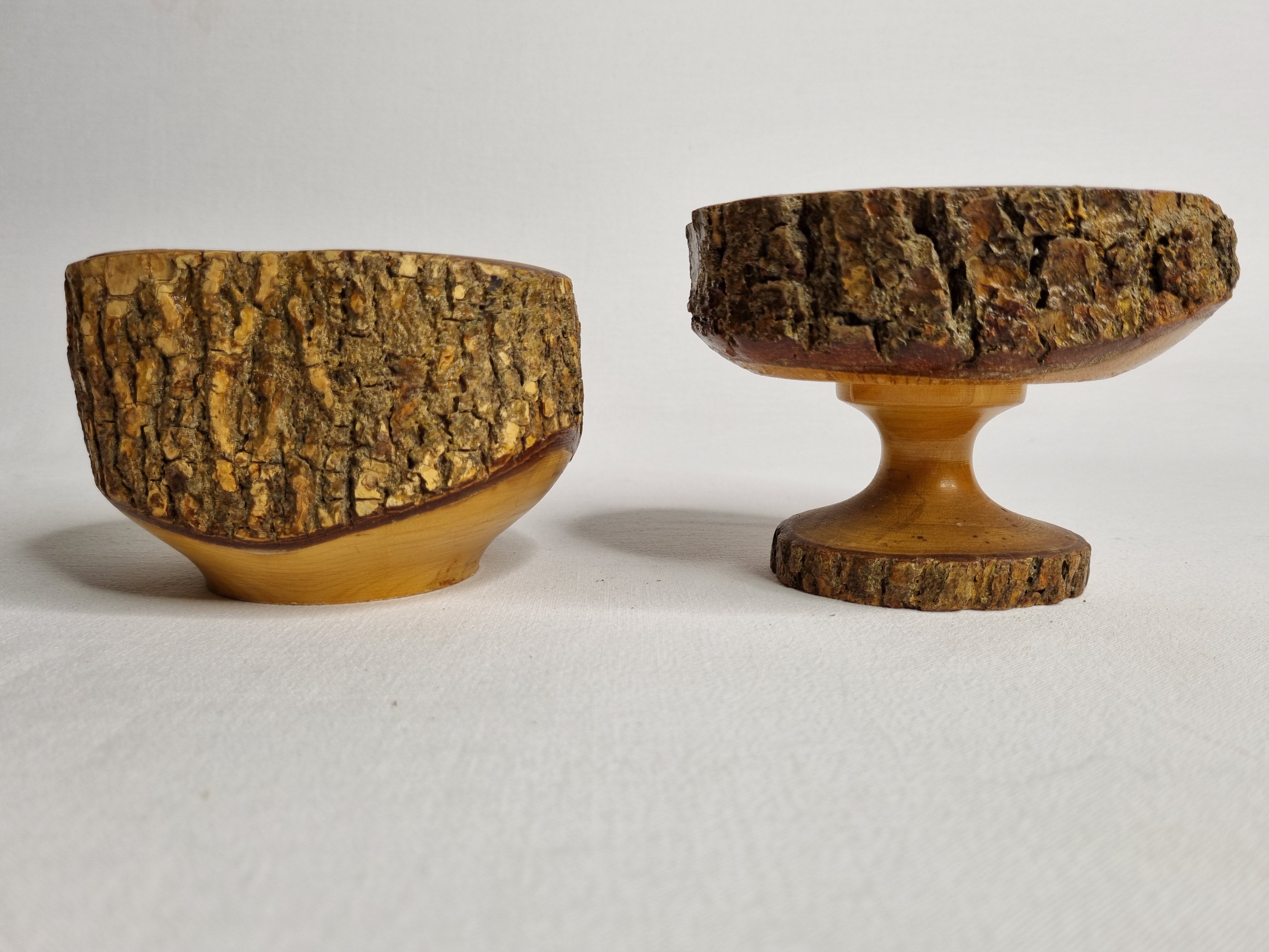 Set of two vacuum pockets made of ash wood turned