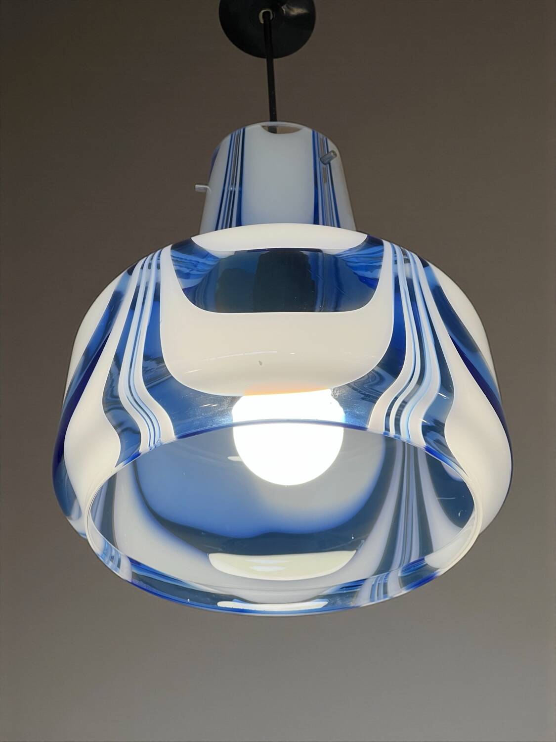 Vintage 1970s Italian Murano suspension light in ribbed glass.