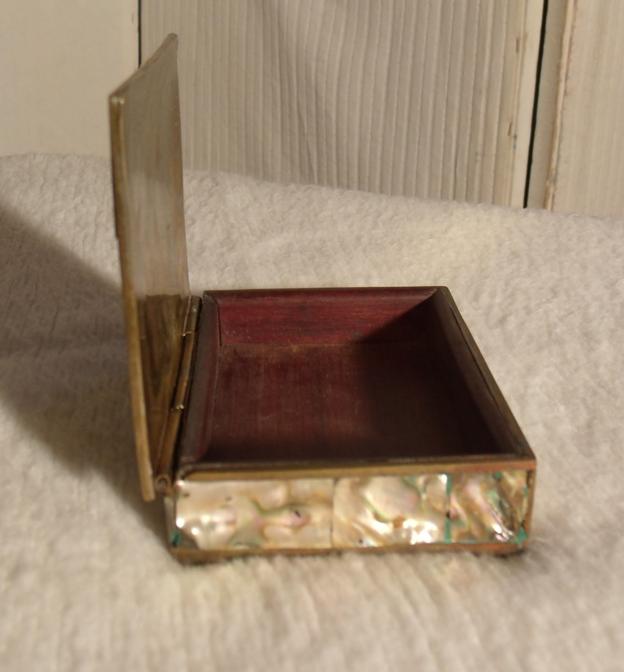 Box in brass and mother-of-pearl