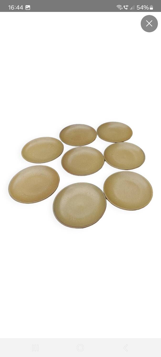 8 assiettes en grès