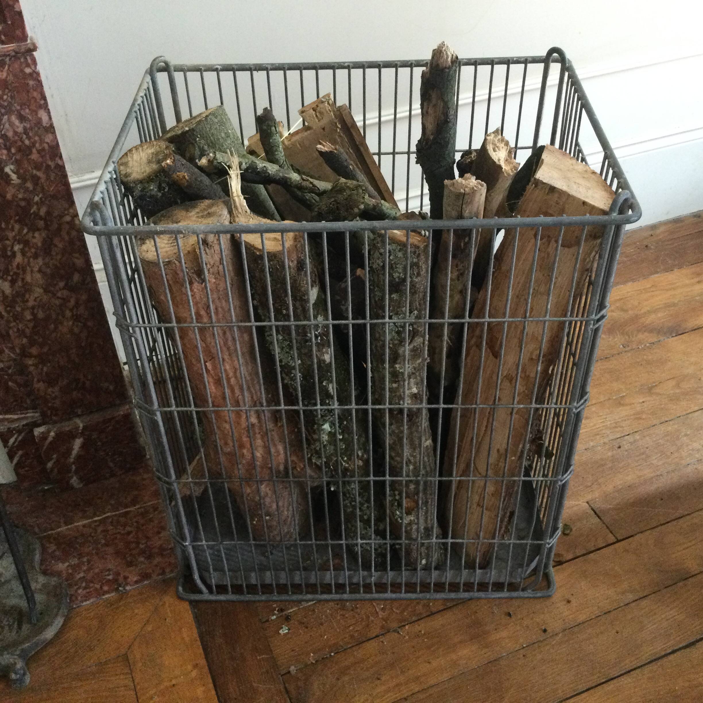 Metal log basket