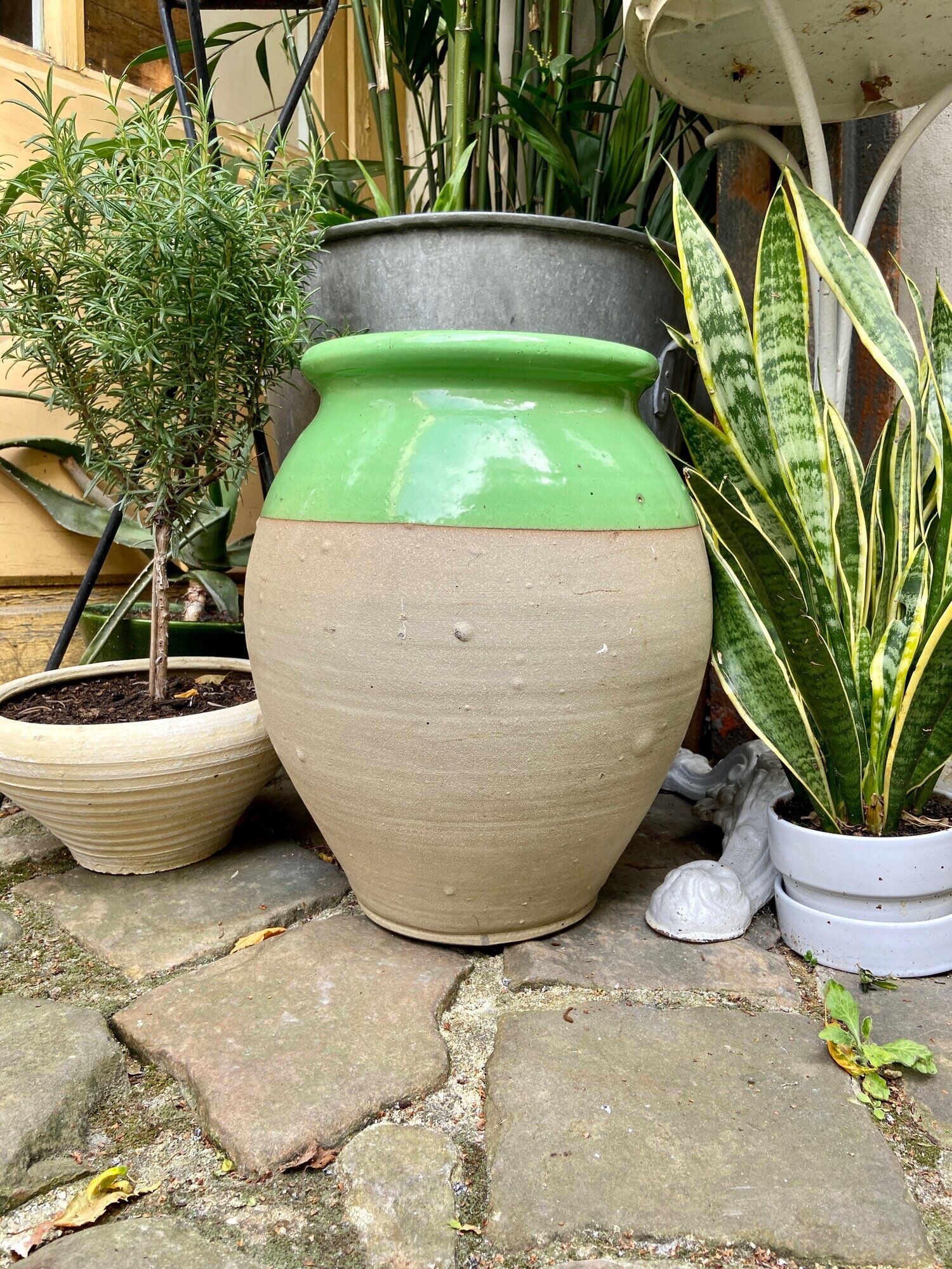 Pot en grès émaillé beige et vert arsenic