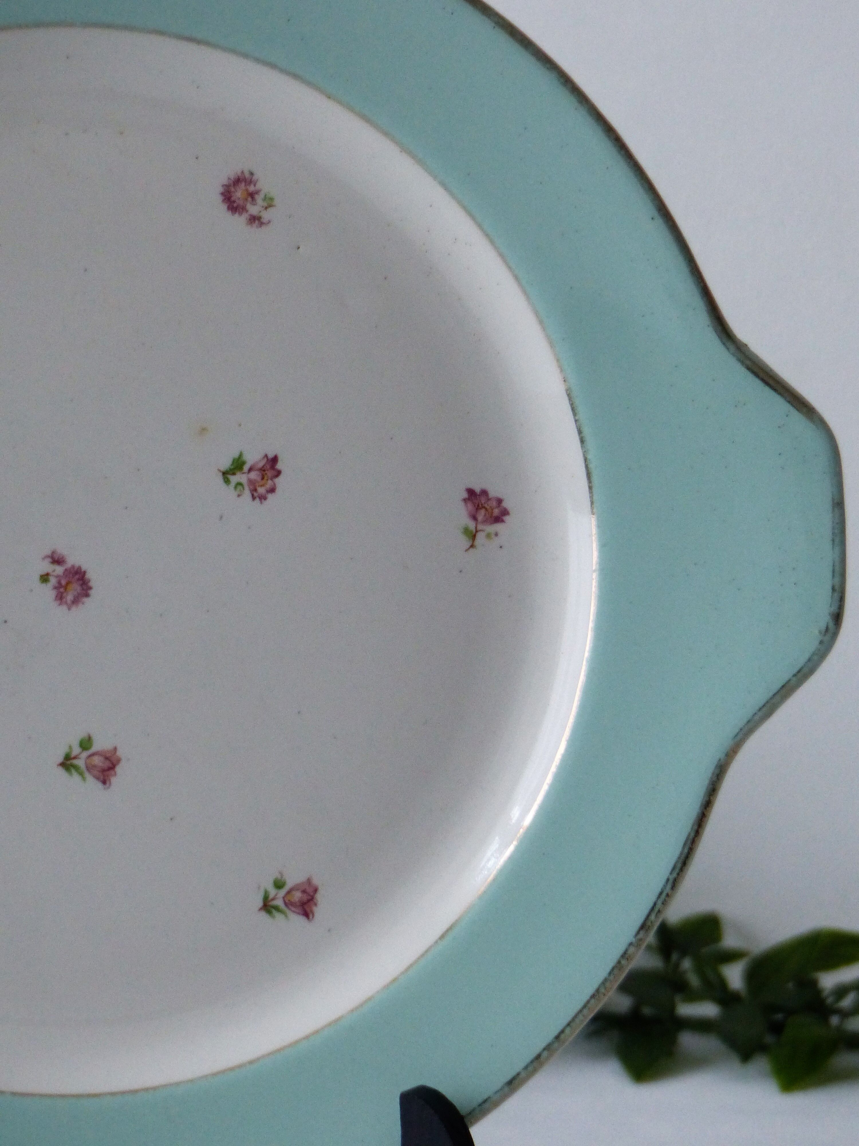 Porcelain presentation dish