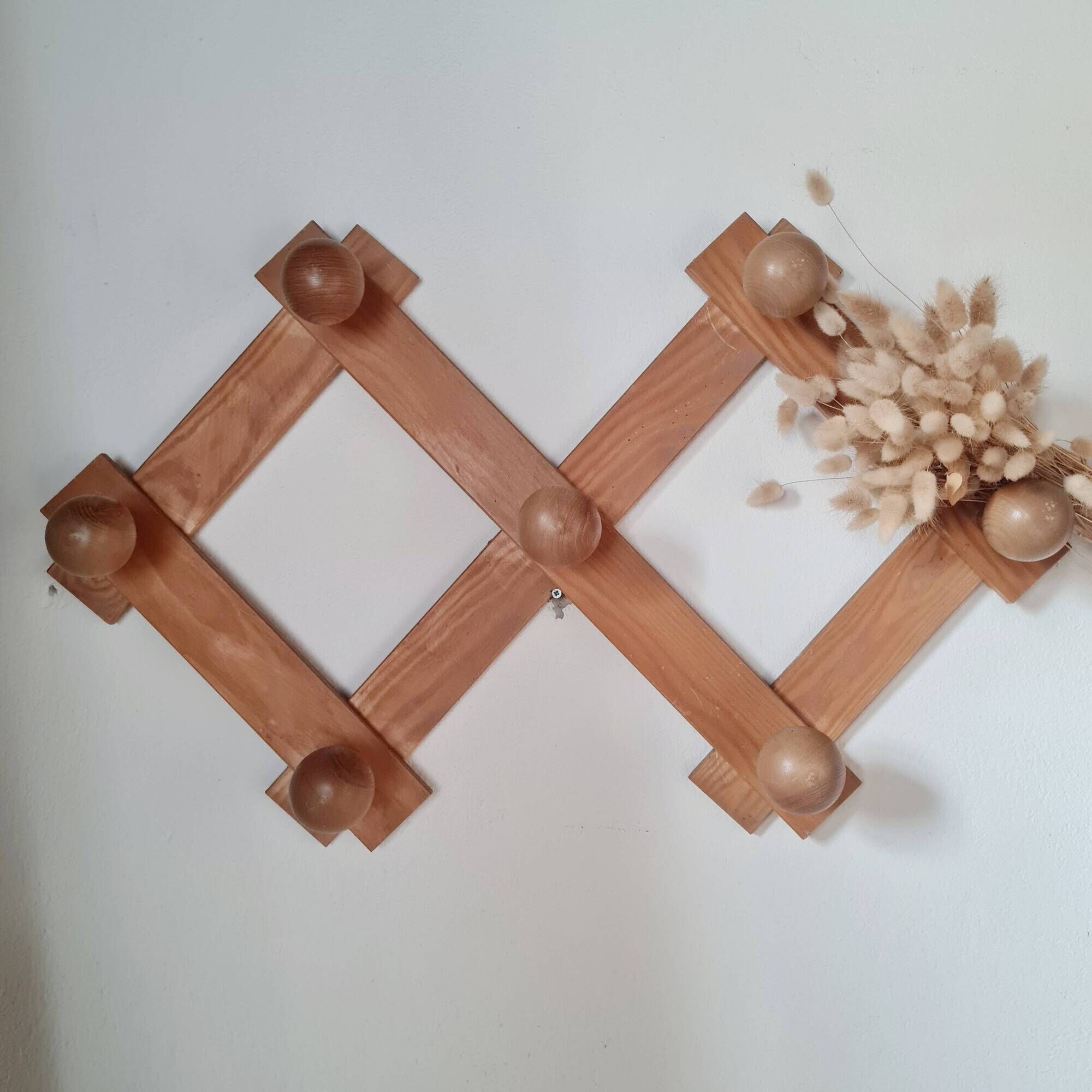 Wall-mounted accordion coat rack in solid pine