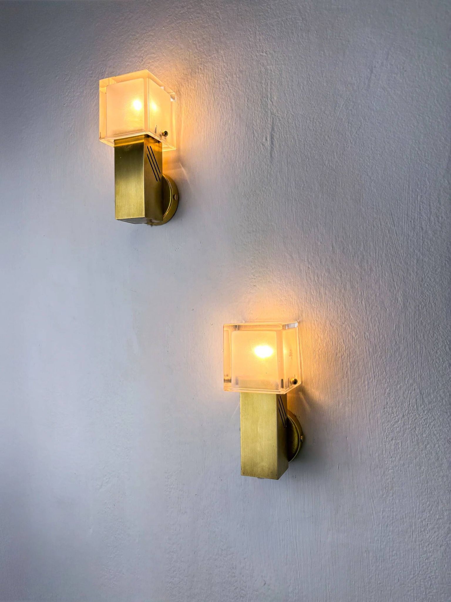 Pair of cubic Murano glass wall lights by Gaetano Sciolari, Italy, circa 1970s