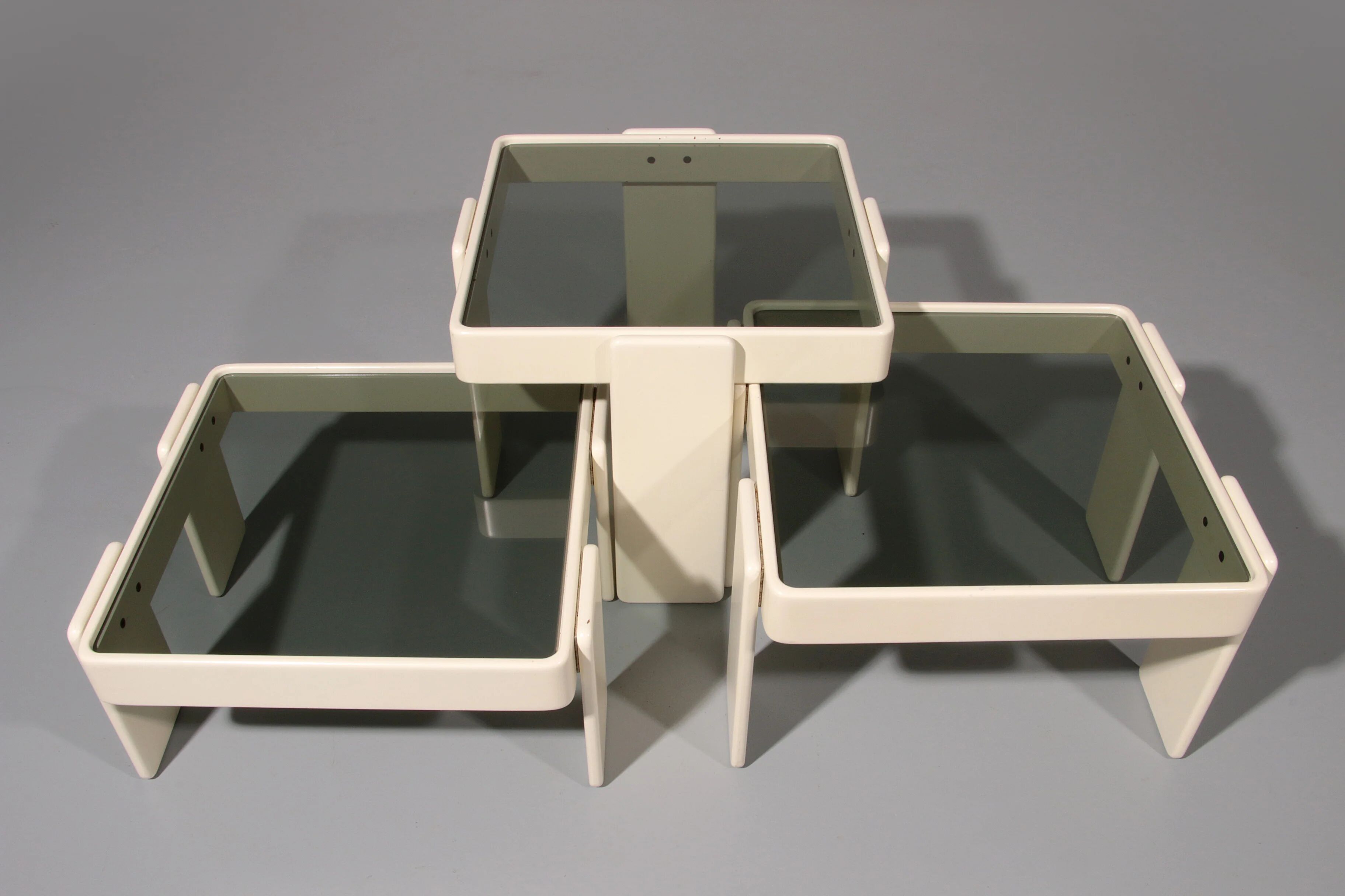 Gianfranco Frattini stacking tables for Cassina – original off-white lacquer