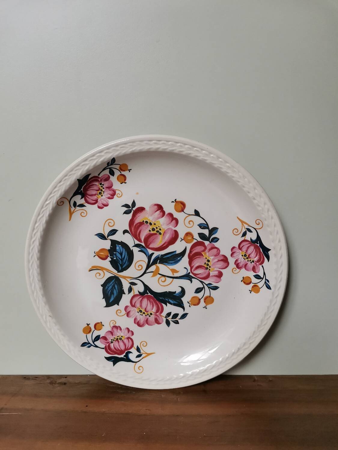 Vintage plate Moulin des Loups Orchies France flower pattern
