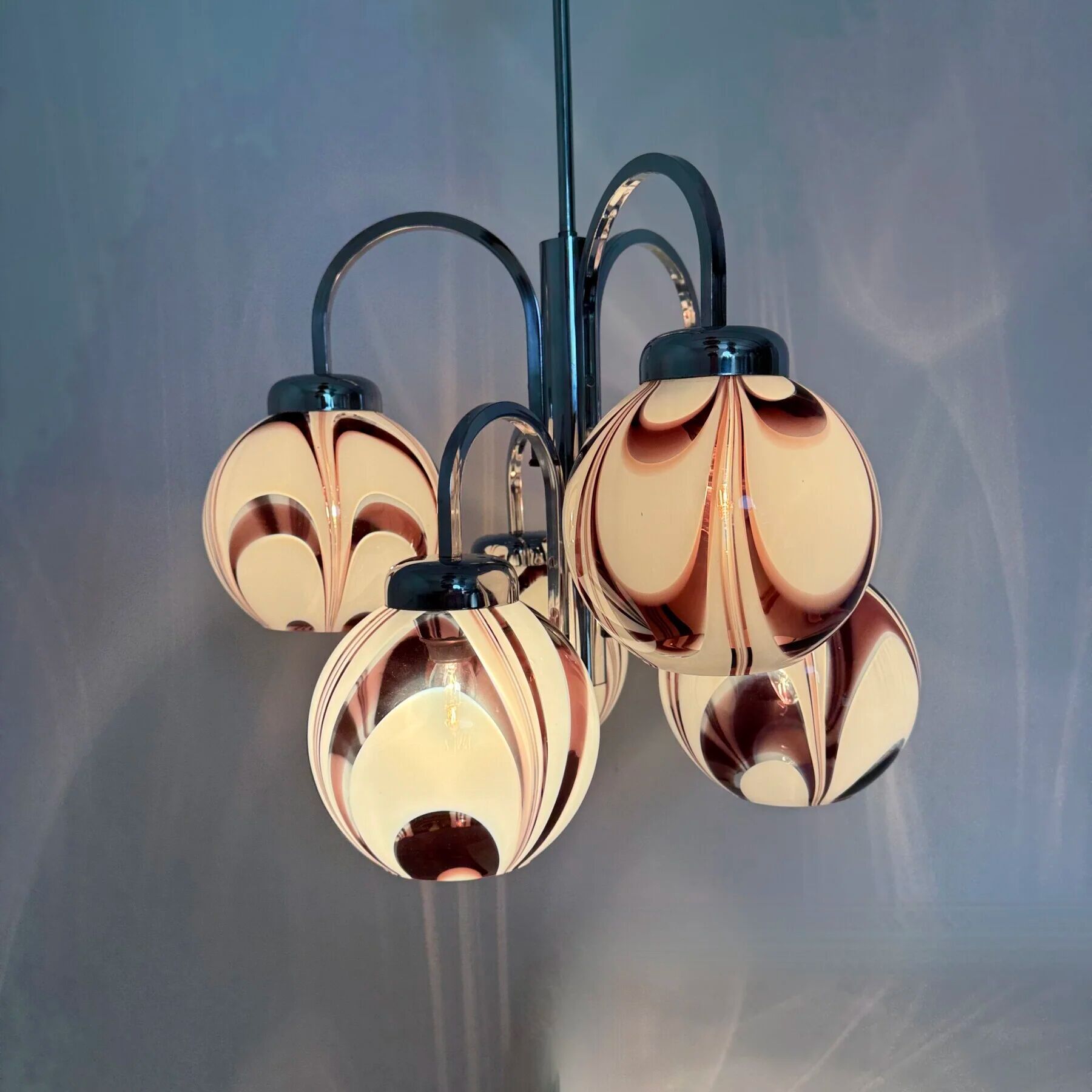 XL Italian purple and white Murano glass swirl chandelier, 1970s